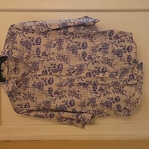 Woman's 3/4 floral button-up